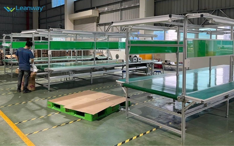 Hệ thống băng tải PVC tại nhà máy sản xuất bìa carton