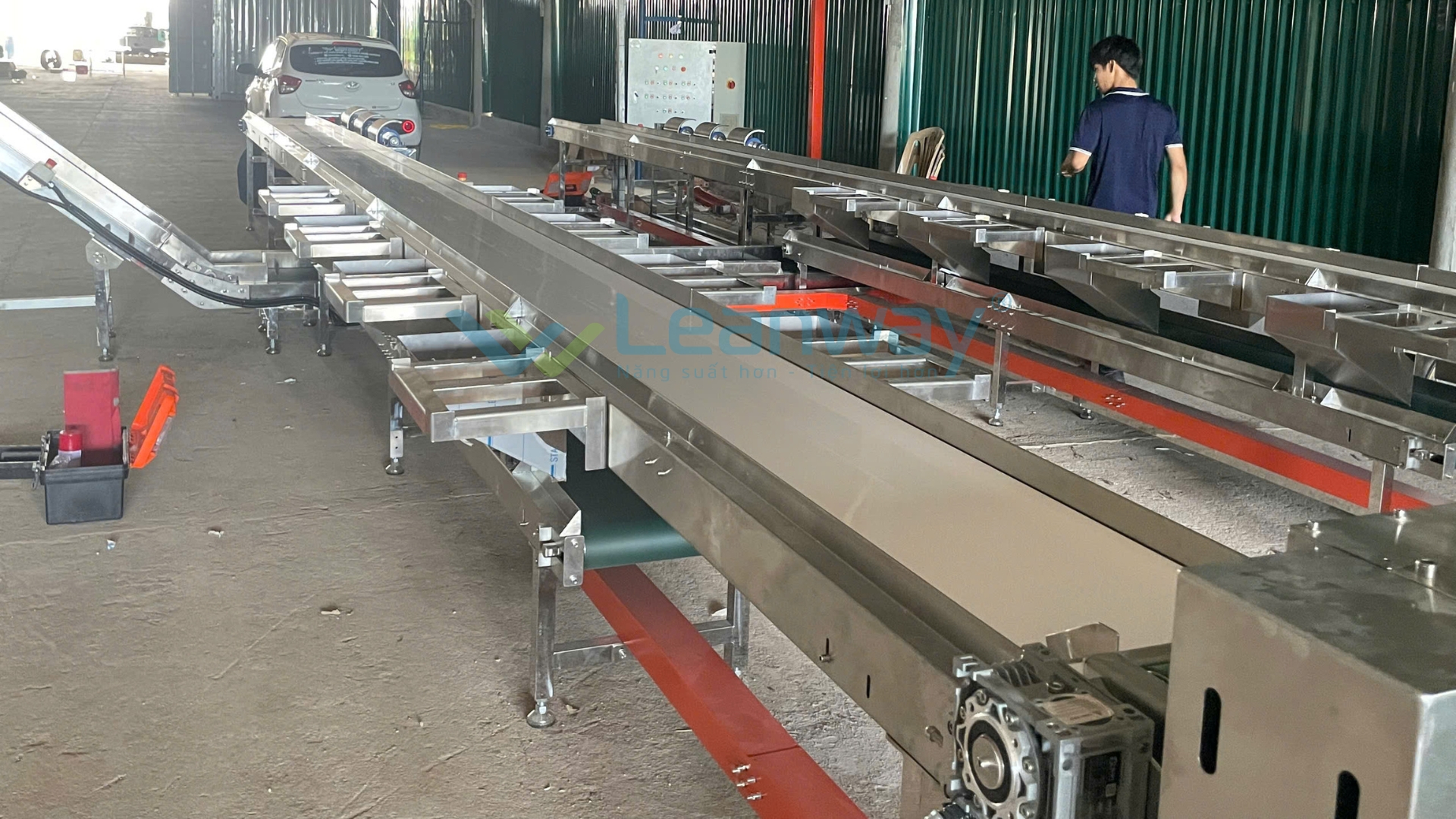 Hệ thống băng tải máng Leanway